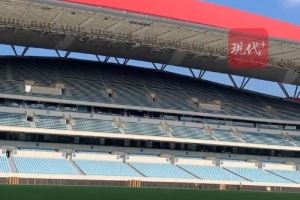 南京奥体6万座椅全擦拭一遍，网友：当初C罗来都没这阵仗图片
