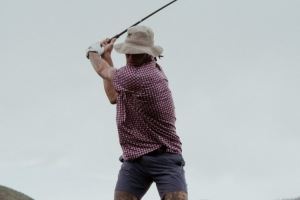🤪俱乐部成员+1⛳️掘金晒阿隆-戈登打高尔夫球照